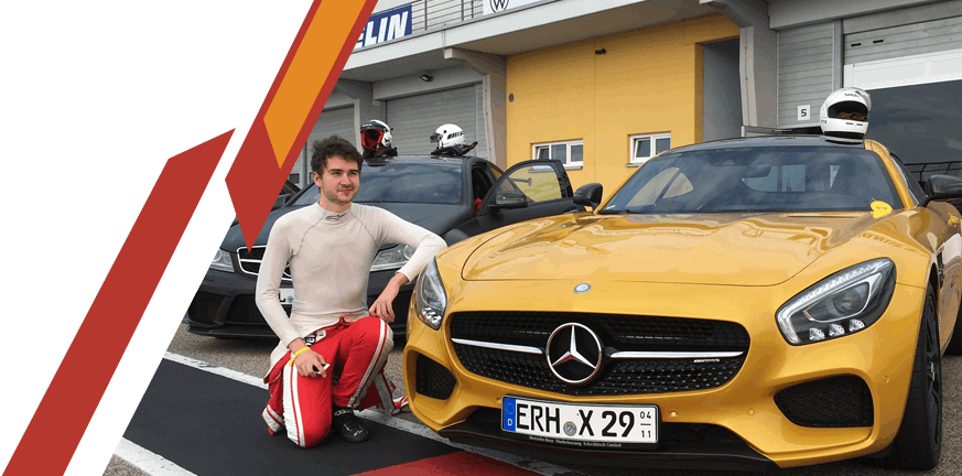 Gelber Mercedes und Fahrer